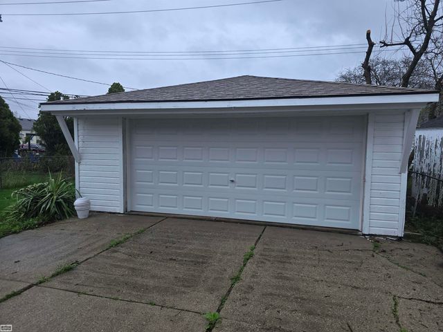 24676 Lambrecht Street, Eastpointe, MI 48021