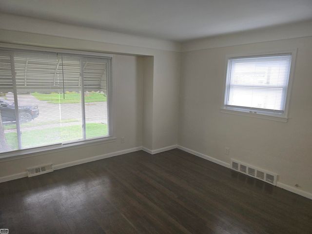 24676 Lambrecht Street, Eastpointe, MI 48021