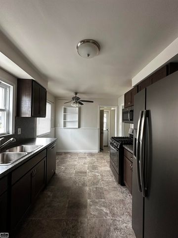 24676 Lambrecht Street, Eastpointe, MI 48021
