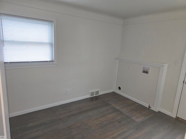 24676 Lambrecht Street, Eastpointe, MI 48021