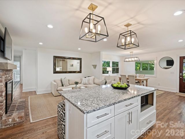 6610 Burlwood Road, Charlotte, NC 28211