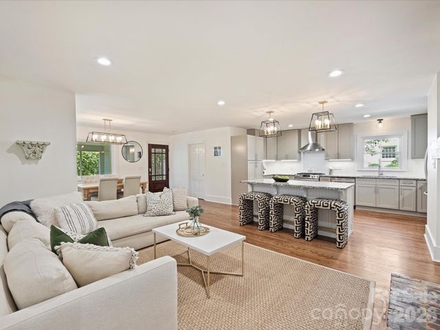 6610 Burlwood Road, Charlotte, NC 28211