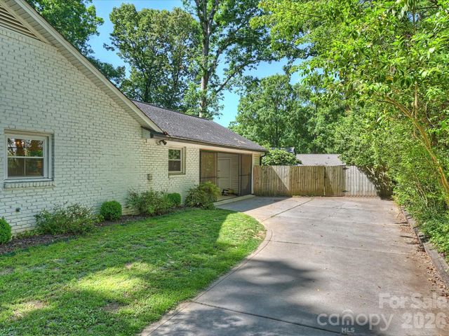 6610 Burlwood Road, Charlotte, NC 28211