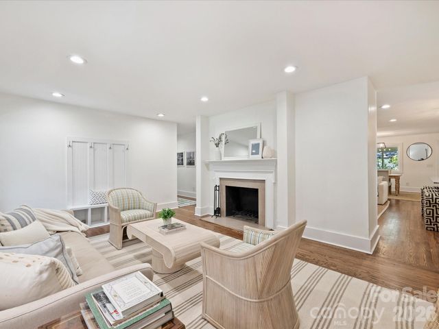 6610 Burlwood Road, Charlotte, NC 28211