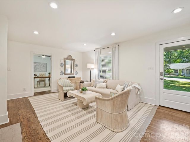 6610 Burlwood Road, Charlotte, NC 28211