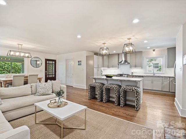 6610 Burlwood Road, Charlotte, NC 28211