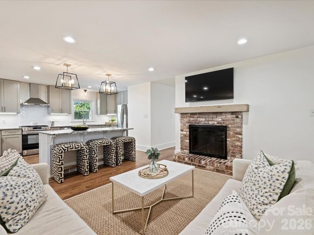 6610 Burlwood Road, Charlotte, NC 28211