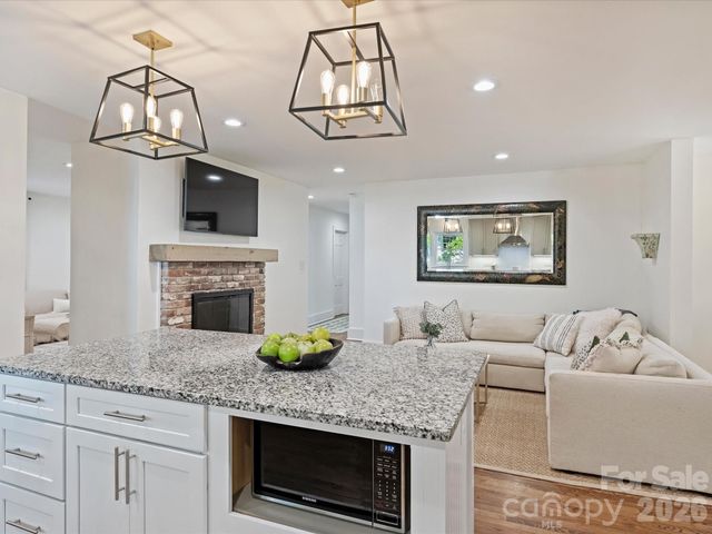 6610 Burlwood Road, Charlotte, NC 28211