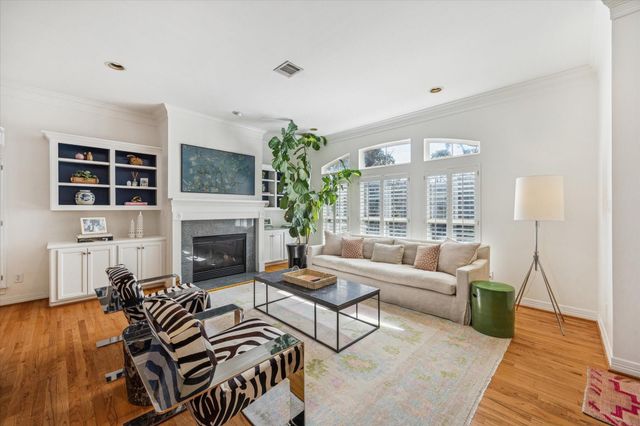 2700 Wroxton Road, West University Place, TX 77005