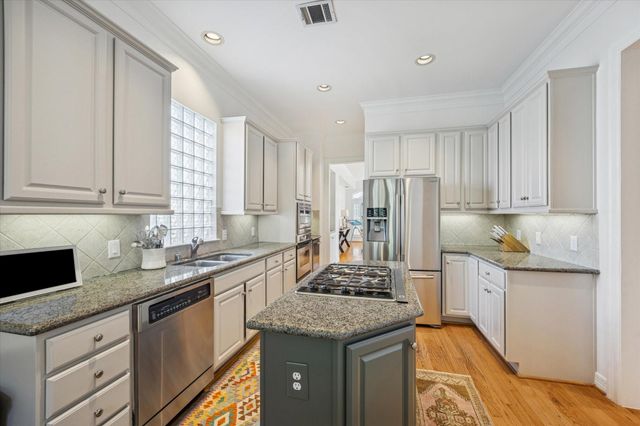 2700 Wroxton Road, West University Place, TX 77005