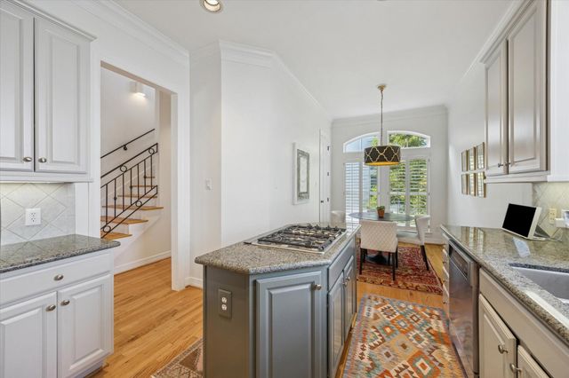 2700 Wroxton Road, West University Place, TX 77005