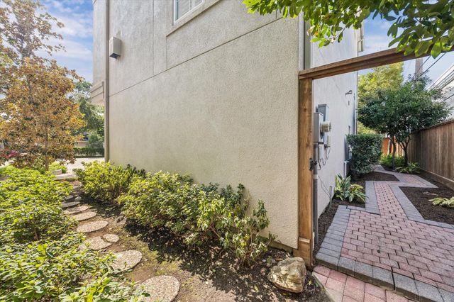 2700 Wroxton Road, West University Place, TX 77005