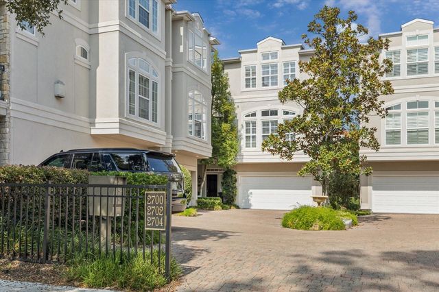 2700 Wroxton Road, West University Place, TX 77005