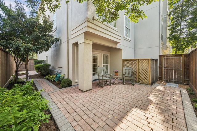 2700 Wroxton Road, West University Place, TX 77005