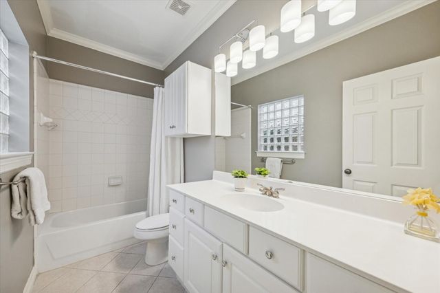 2700 Wroxton Road, West University Place, TX 77005