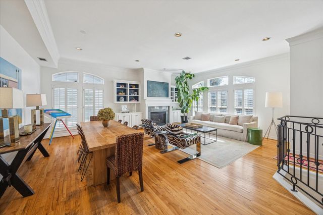 2700 Wroxton Road, West University Place, TX 77005