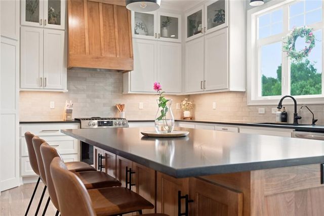17105 W 170th Street, Olathe, KS 66062
