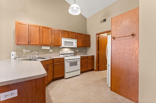 6458 Grosbeak Court, Hobart, IN 46342