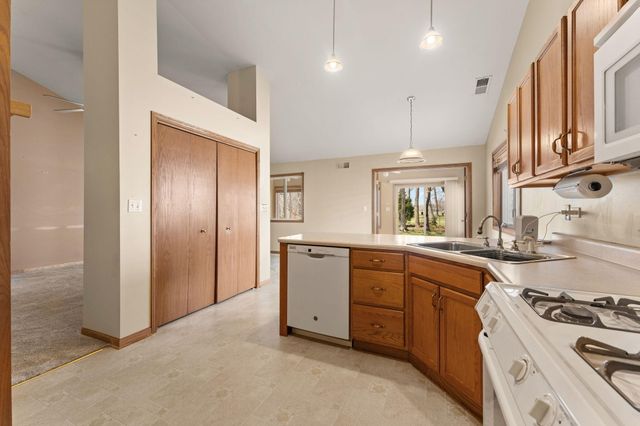 6458 Grosbeak Court, Hobart, IN 46342