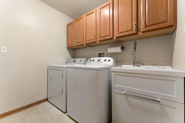 6458 Grosbeak Court, Hobart, IN 46342