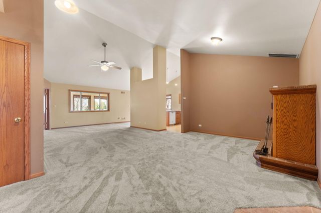 6458 Grosbeak Court, Hobart, IN 46342