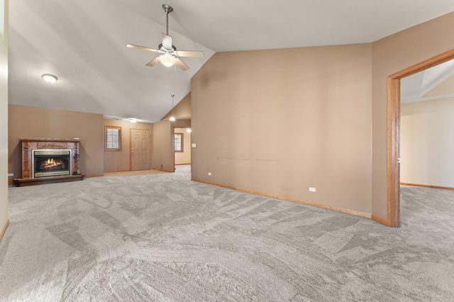 6458 Grosbeak Court, Hobart, IN 46342