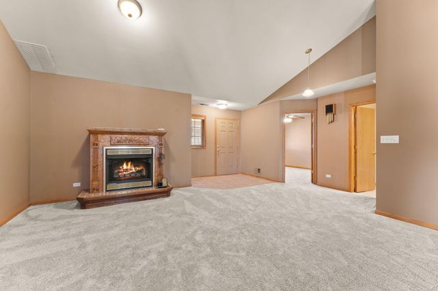 6458 Grosbeak Court, Hobart, IN 46342