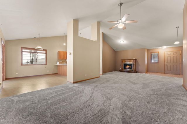6458 Grosbeak Court, Hobart, IN 46342