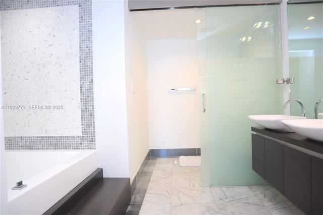 200 BISCAYNE BLVD WY 3309, Miami, FL 33131