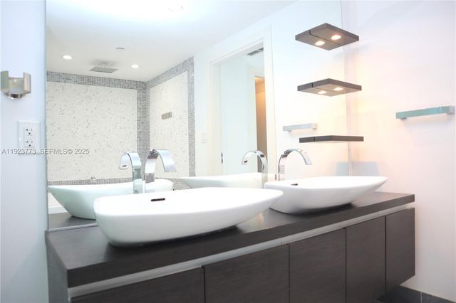 200 BISCAYNE BLVD WY 3309, Miami, FL 33131