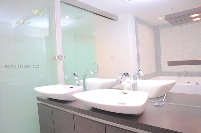 200 BISCAYNE BLVD WY 3309, Miami, FL 33131