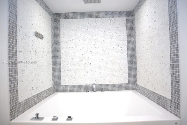 200 BISCAYNE BLVD WY 3309, Miami, FL 33131