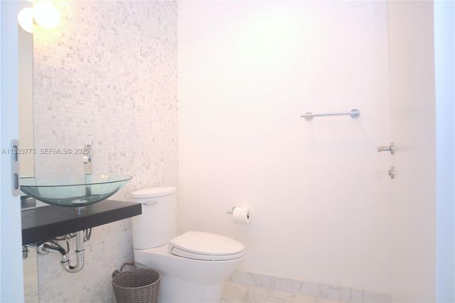 200 BISCAYNE BLVD WY 3309, Miami, FL 33131