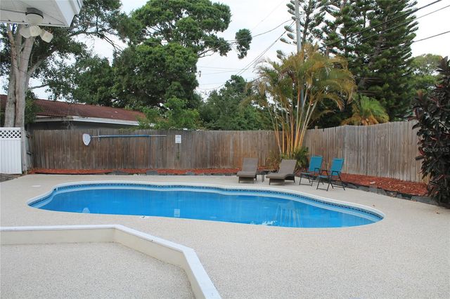 863 BAY BREEZE TERRACE, Largo, FL 33770