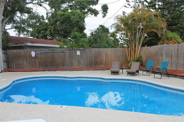 863 BAY BREEZE TERRACE, Largo, FL 33770