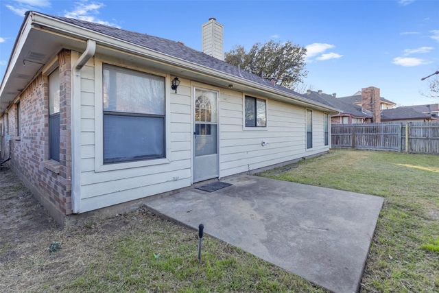 2822 Fenwick Street, Grand Prairie, TX 75052