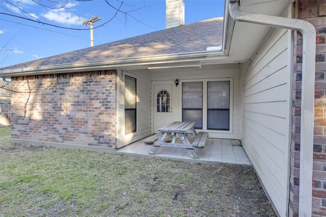 2822 Fenwick Street, Grand Prairie, TX 75052