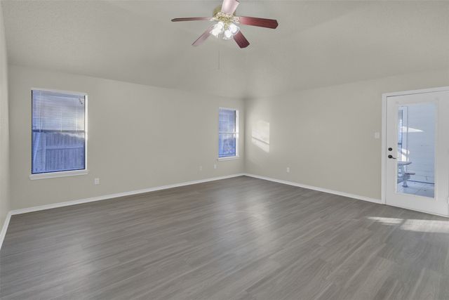 2822 Fenwick Street, Grand Prairie, TX 75052