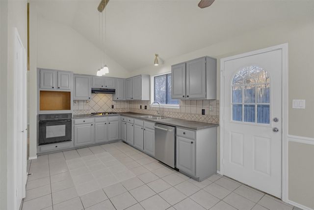 2822 Fenwick Street, Grand Prairie, TX 75052