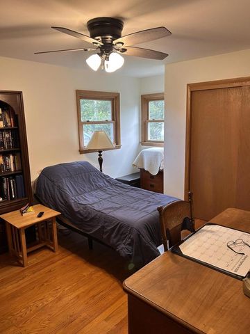 811 Meadowbrook DRIVE, West Bend, WI 53090