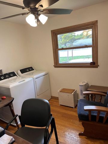 811 Meadowbrook DRIVE, West Bend, WI 53090