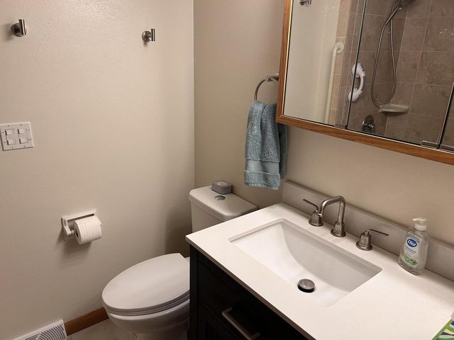 811 Meadowbrook DRIVE, West Bend, WI 53090