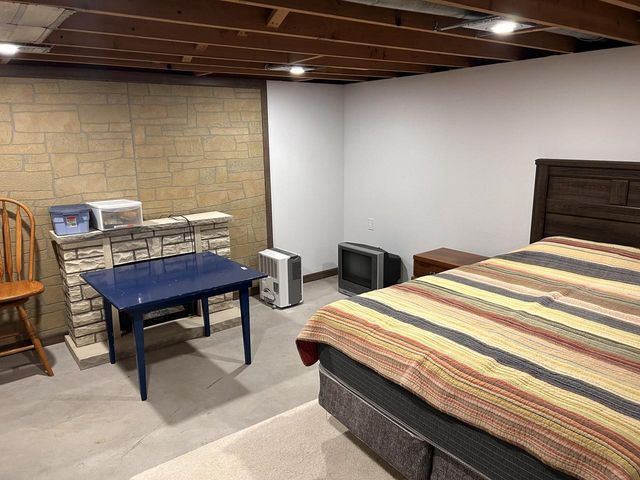 811 Meadowbrook DRIVE, West Bend, WI 53090