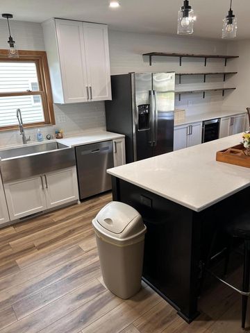 811 Meadowbrook DRIVE, West Bend, WI 53090