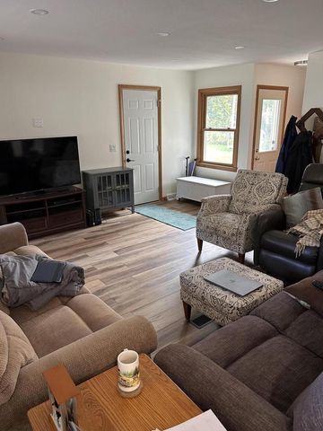 811 Meadowbrook DRIVE, West Bend, WI 53090