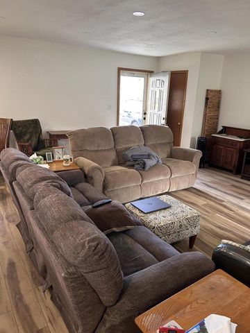 811 Meadowbrook DRIVE, West Bend, WI 53090