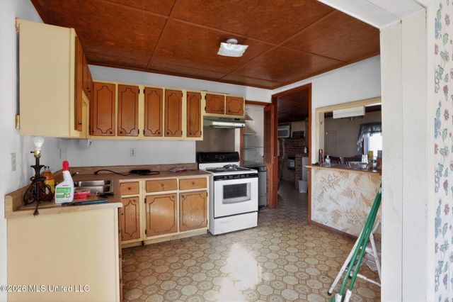 219 Heafner Road, Batesville, MS 38606