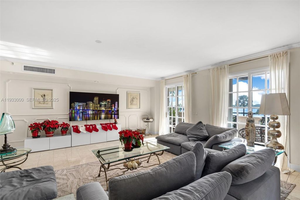 Image 10 of property listing at 2124 Fisher Island Dr 2124, Miami Beach, FL 33109