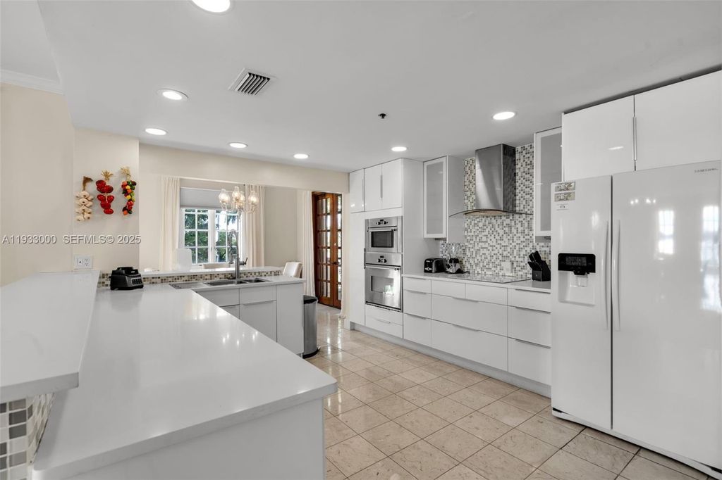 Image 12 of property listing at 2124 Fisher Island Dr 2124, Miami Beach, FL 33109