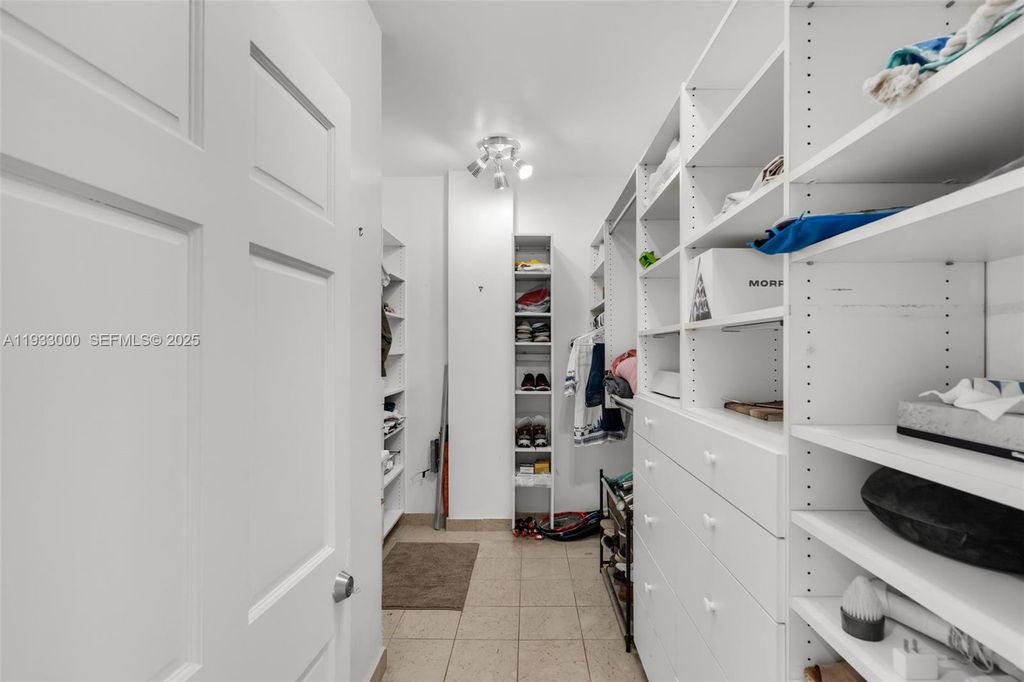 Image 20 of property listing at 2124 Fisher Island Dr 2124, Miami Beach, FL 33109